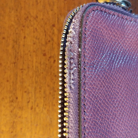 Leather Coach coin purse/wristlet in plum purple - Picture 5 of 7